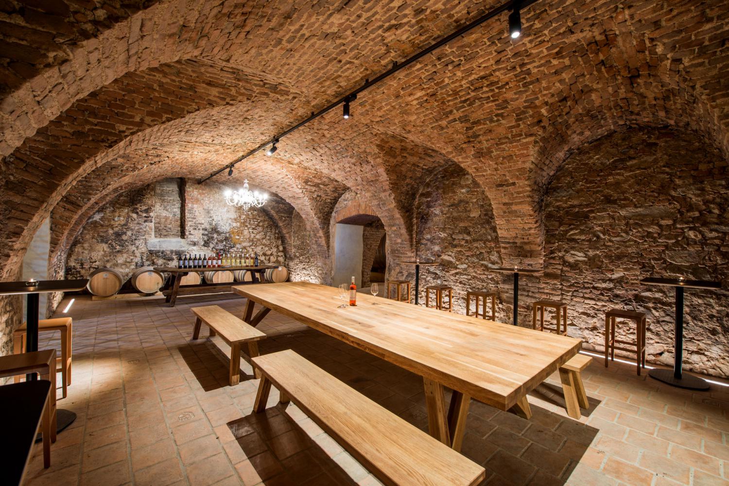 picture Degustácia vín na zámku s prehliadkou vinárstva