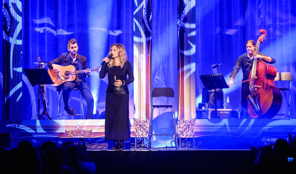 picture LARA FABIAN