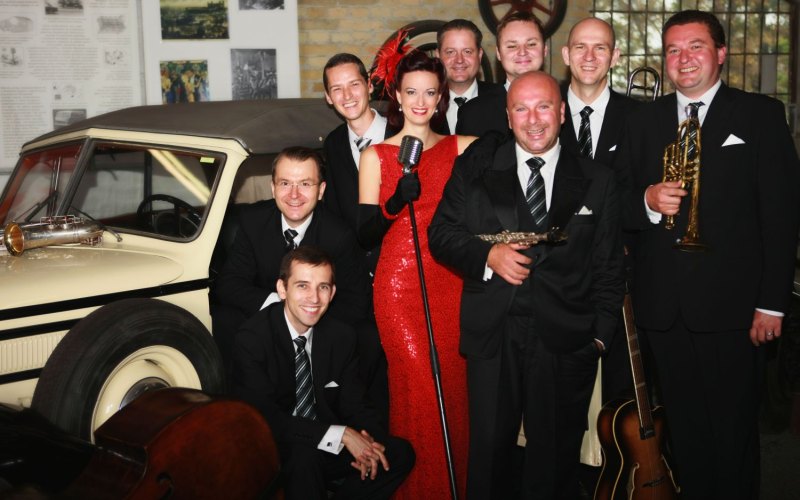 picture THE SPEAKEASY