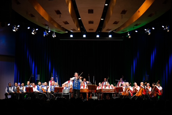 picture 100 členný cigánsky orchester Budapešť a hostia