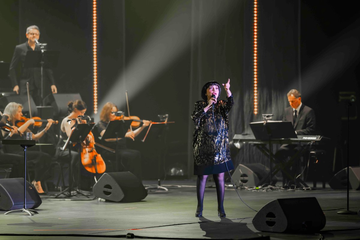 picture MIREILLE MATHIEU 2027